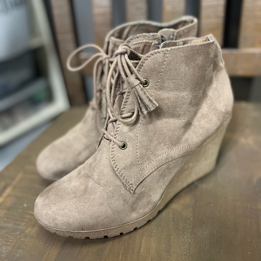MIA Taupe Suede Lace-Up Wedge Booties Women’s Size 9